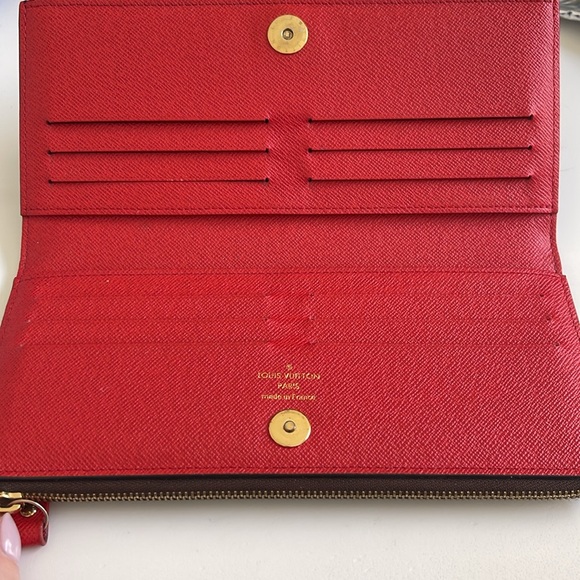 LOUIS VUITTON Monogram Adele Wallet - Picture 2 of 13